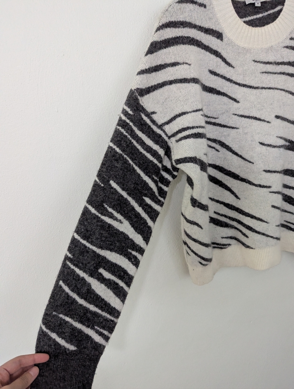 Rails Lana Abstract Mixed Abstract Tiger Sweater Crewneck Cashmere White Gray XS - Picture 4 of 11